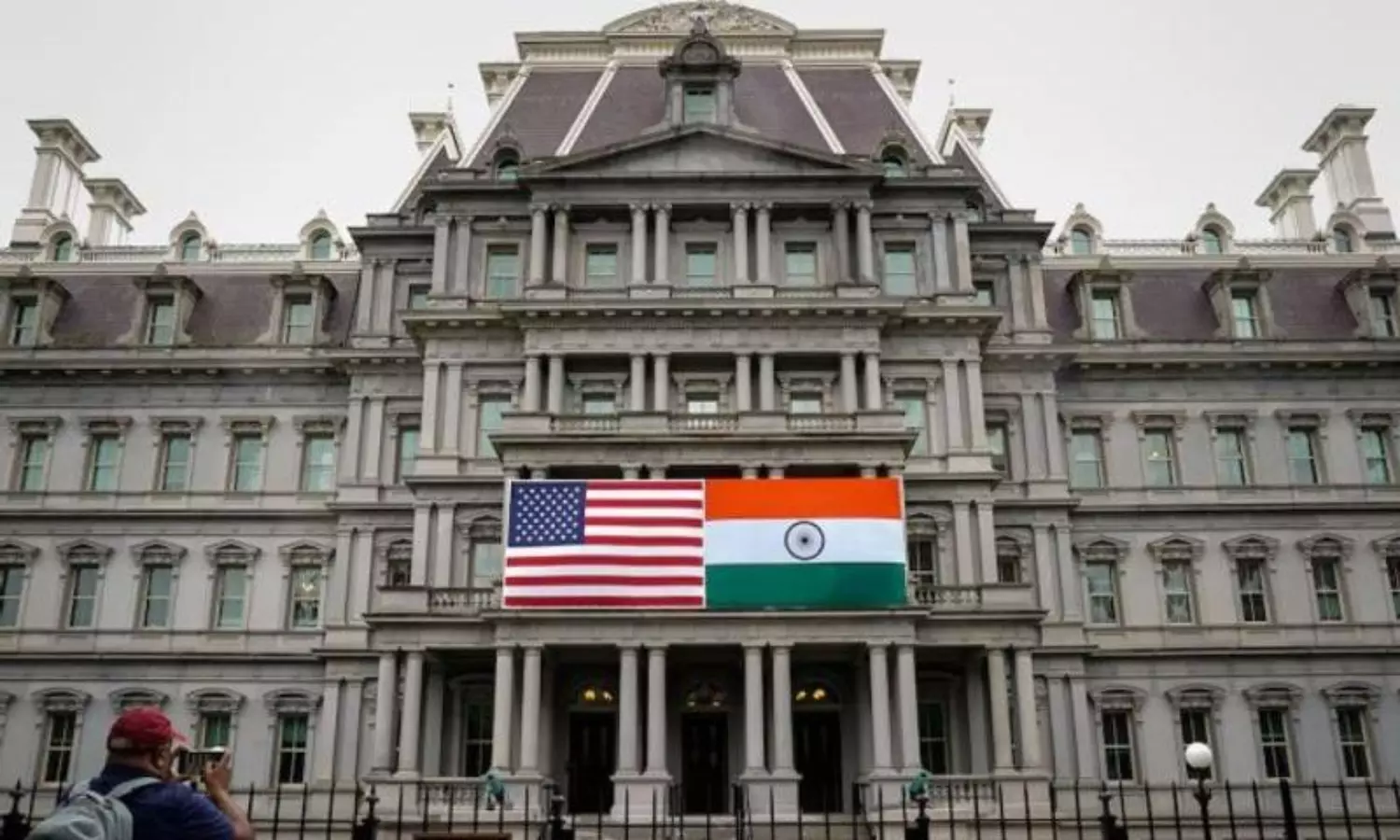 చోరీలు, దోపిడీలు చేస్తే అమెరికాలోకి శాశ్వత నిషేధం చోరీలు, దోపిడీలు చేస్తే అమెరికాలోకి శాశ్వత నిషేధం