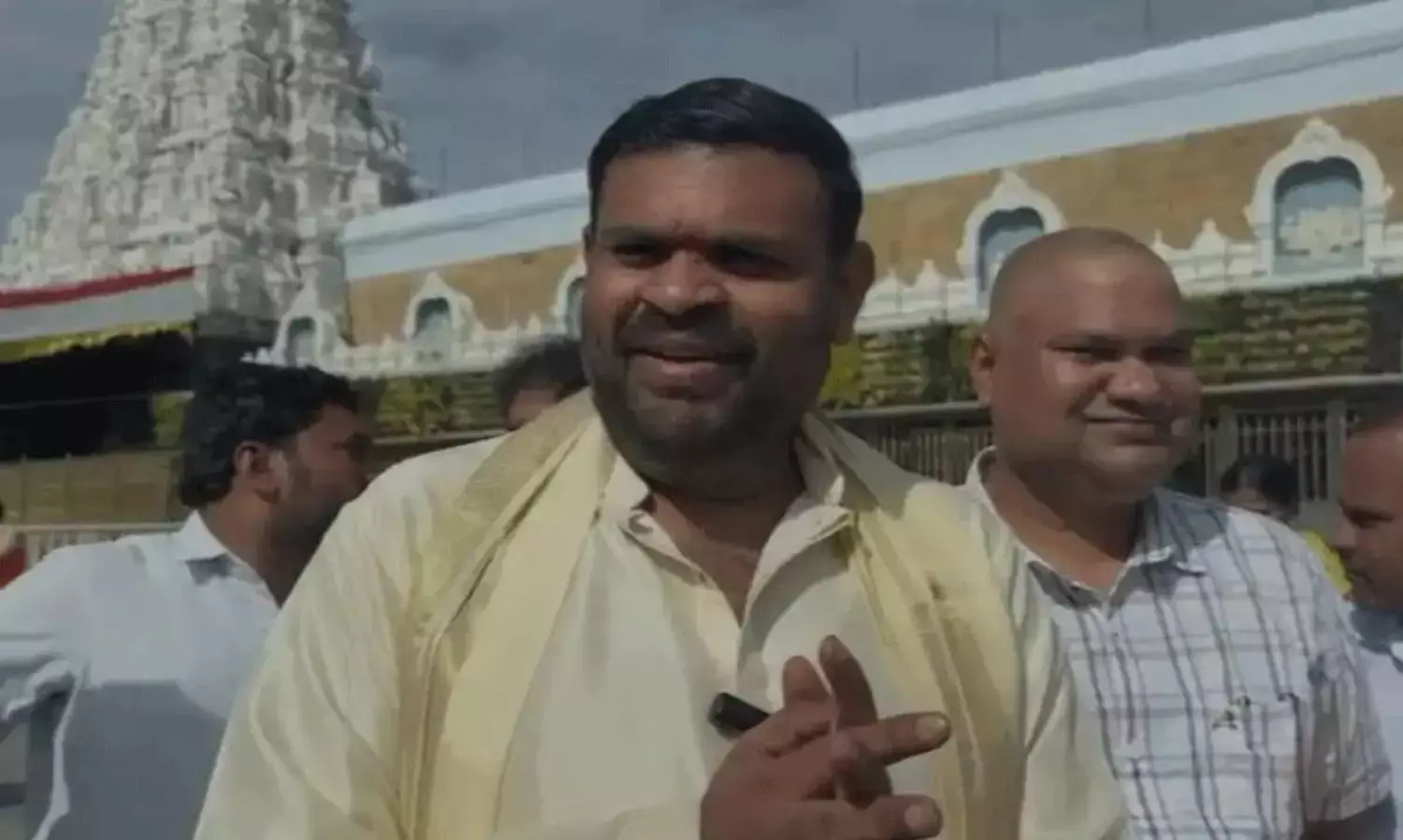 శ్రీకాళహస్తి మ*ర్డర్ కేసు.. నోరు విప్పిన ఎమ్మెల్యే సుధీర్ రెడ్డి శ్రీకాళహస్తి మ*ర్డర్ కేసు.. నోరు విప్పిన ఎమ్మెల్యే సుధీర్ రెడ్డి