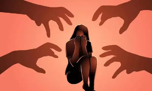 ఒంటరిగా ఉన్నానని బాయ్ ఫ్రెండ్ ను పిలిచిన బాలిక.. స్నేహితులతో వచ్చి 9వ తరగతి విద్యార్థినిపై గ్యాంగ్ రే*ప్