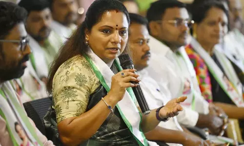 బీఆర్ఎస్ రాంగ్...కాంగ్రెస్ కరెక్ట్...కవిత రూటు ఎటు ?