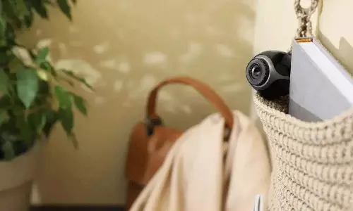 విశాఖలో న్యూ*డ్  వీడియోలు చిత్రీకరణ... చితకబాదిన యువతులు!