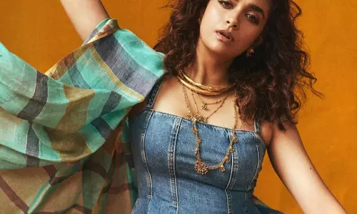 Keerthy Suresh Saree and Malle Pullu Look is Unmissable