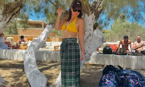 Kareena Kapoor Khan Did Lungi Dance in Greece