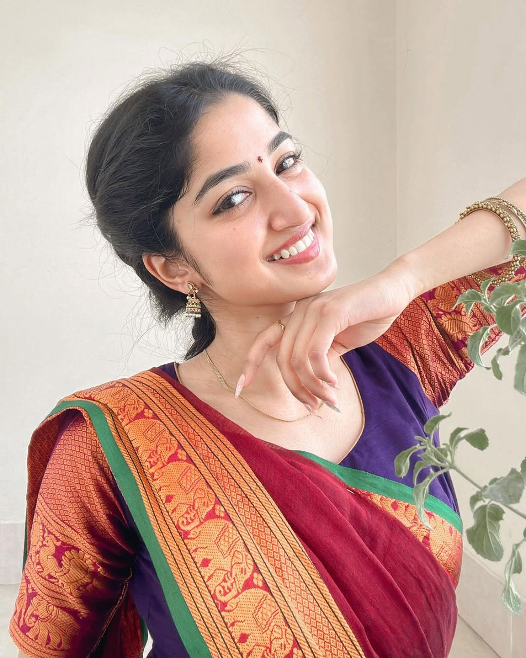 Sushmitha Shetty Showcases Unique Glamour Sense