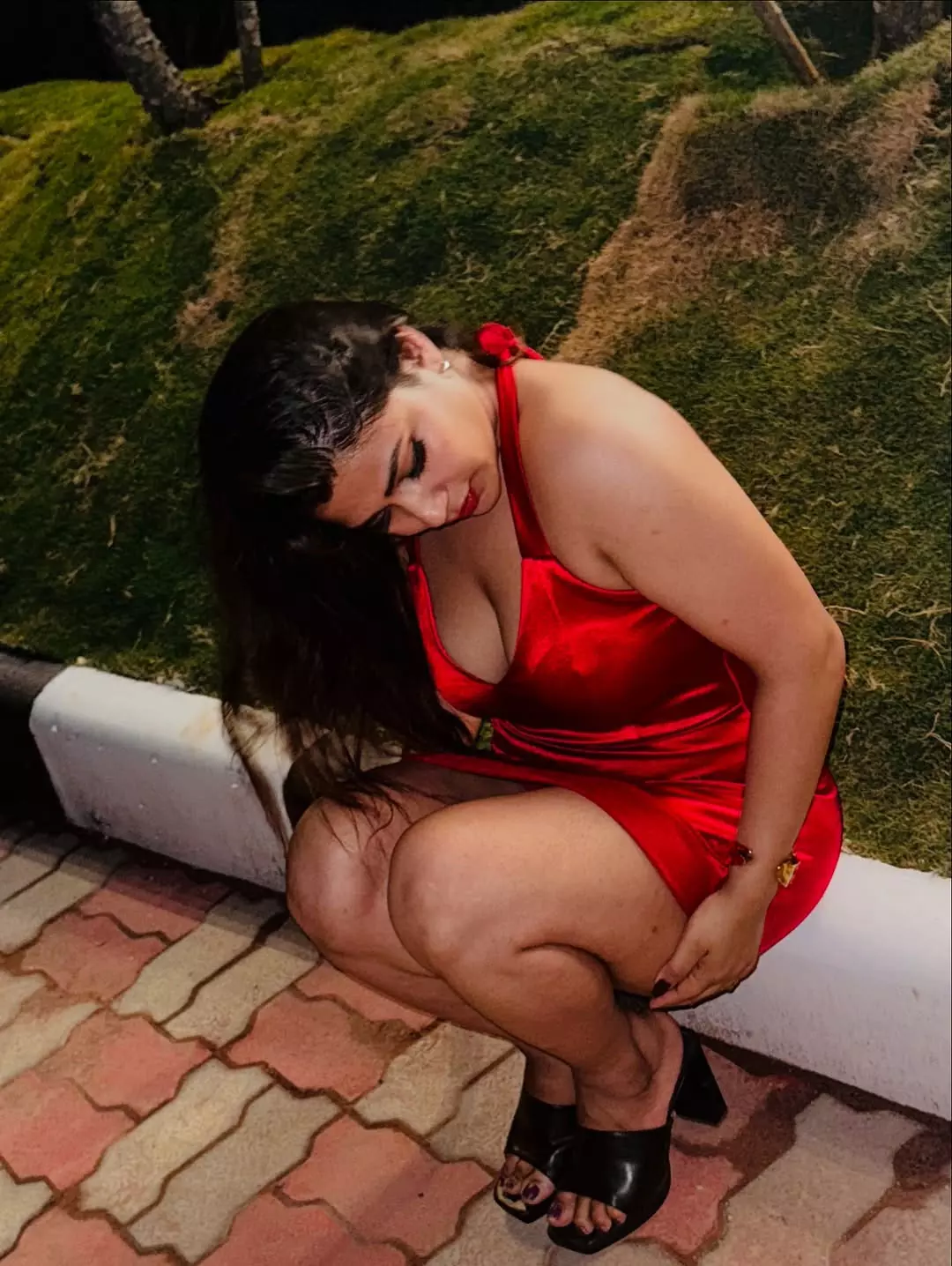 Inayas Fashion Mood In Blurry Lights