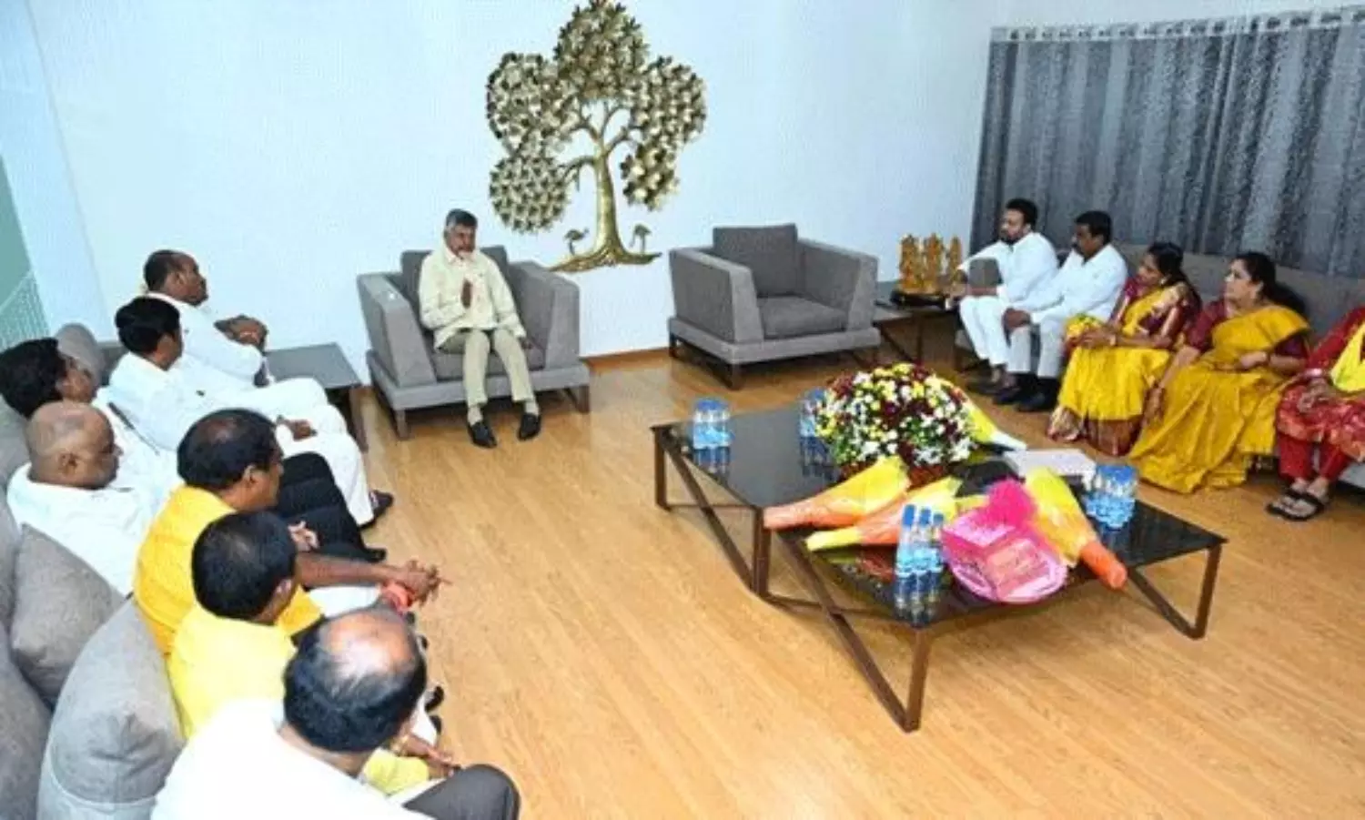 చంద్రబాబు గవర్నర్ ని కలిస్తే మంత్రులకి టెన్షన్ ఎందుకు?