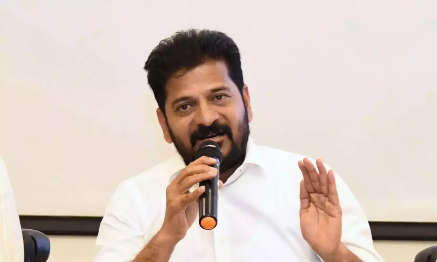 చీకట్లో లోకేశ్ ను కేటీఆర్ కలిశారా? సీఎం రేవంత్ కు ఎలా తెలిసింది?