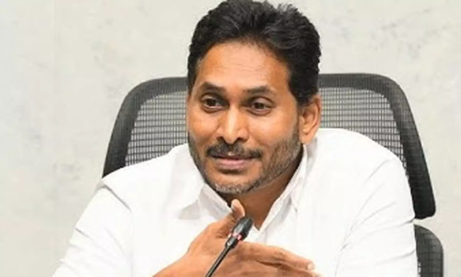 జగన్ ప్రెస్ మీట్ లో బెదిరిస్తే బోర్ కొడుతోందంట !