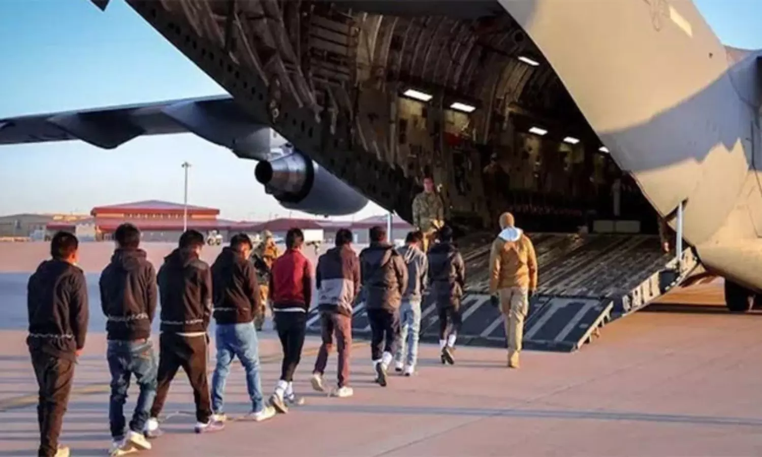 అమెరికా నుండి 1,563 మంది భారతీయుల బహిష్కరణ.. ట్రంప్ పాలనలో కఠిన చర్యలు