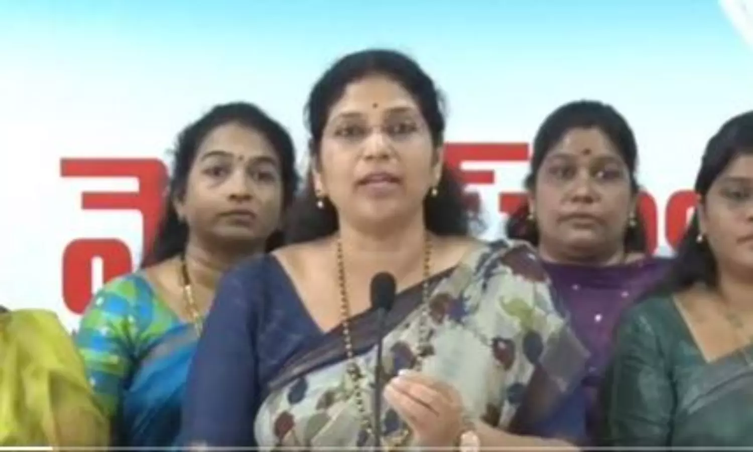 గాలి భాను ప్రకాష్‌  వ్యాఖ్యలపై ఆర్కే రోజా కీలక నిర్ణయం!