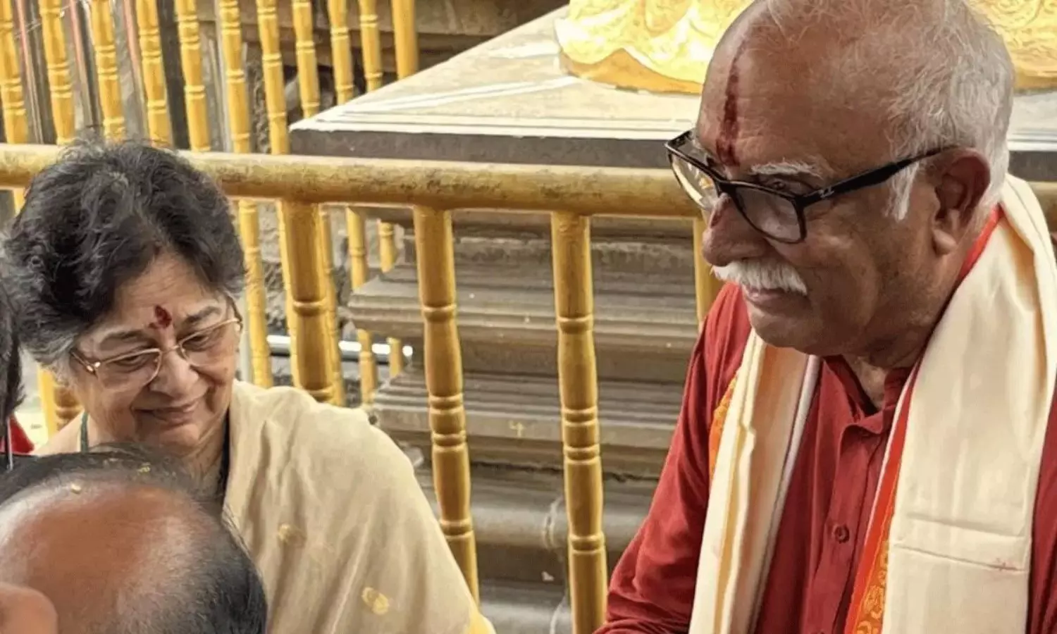 అశోక్ కంట తడి...తెగిన పసుపు బంధం అశోక్ కంట తడి...తెగిన పసుపు బంధం