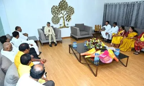 చంద్రబాబు గవర్నర్ ని కలిస్తే మంత్రులకి టెన్షన్ ఎందుకు?
