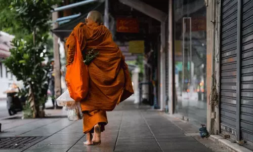 బౌద్ద సన్యాసులకు ‘శృంగార’ ఎర.. థాయ్ లాండ్ సె*క్స్ కుంభకోణం