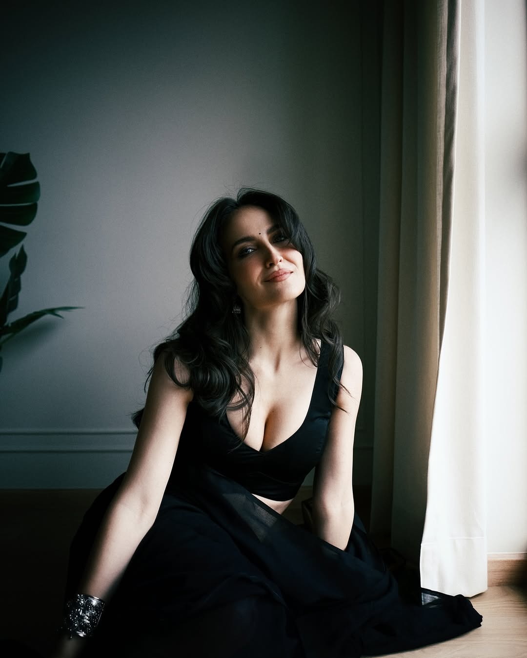 Elli AvrRam’s Adorable Indoor Vibe