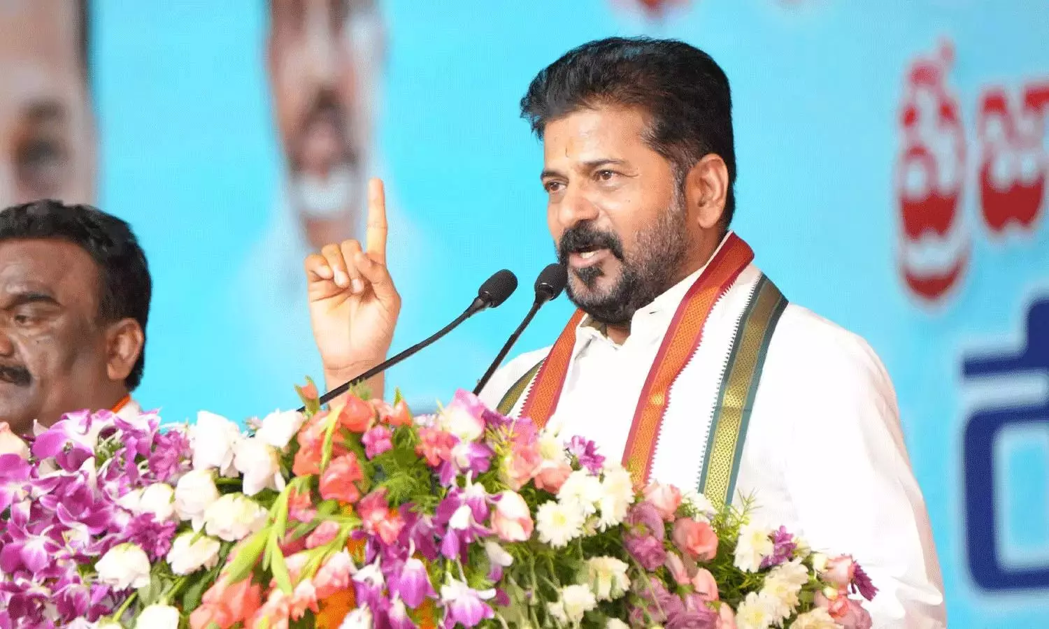 ఎపుడు కుర్చీ దిగుతానో పక్కాగా చెప్పిన రేవంత్...బీఆర్ఎస్ కి బిగ్ షాకేనా ?