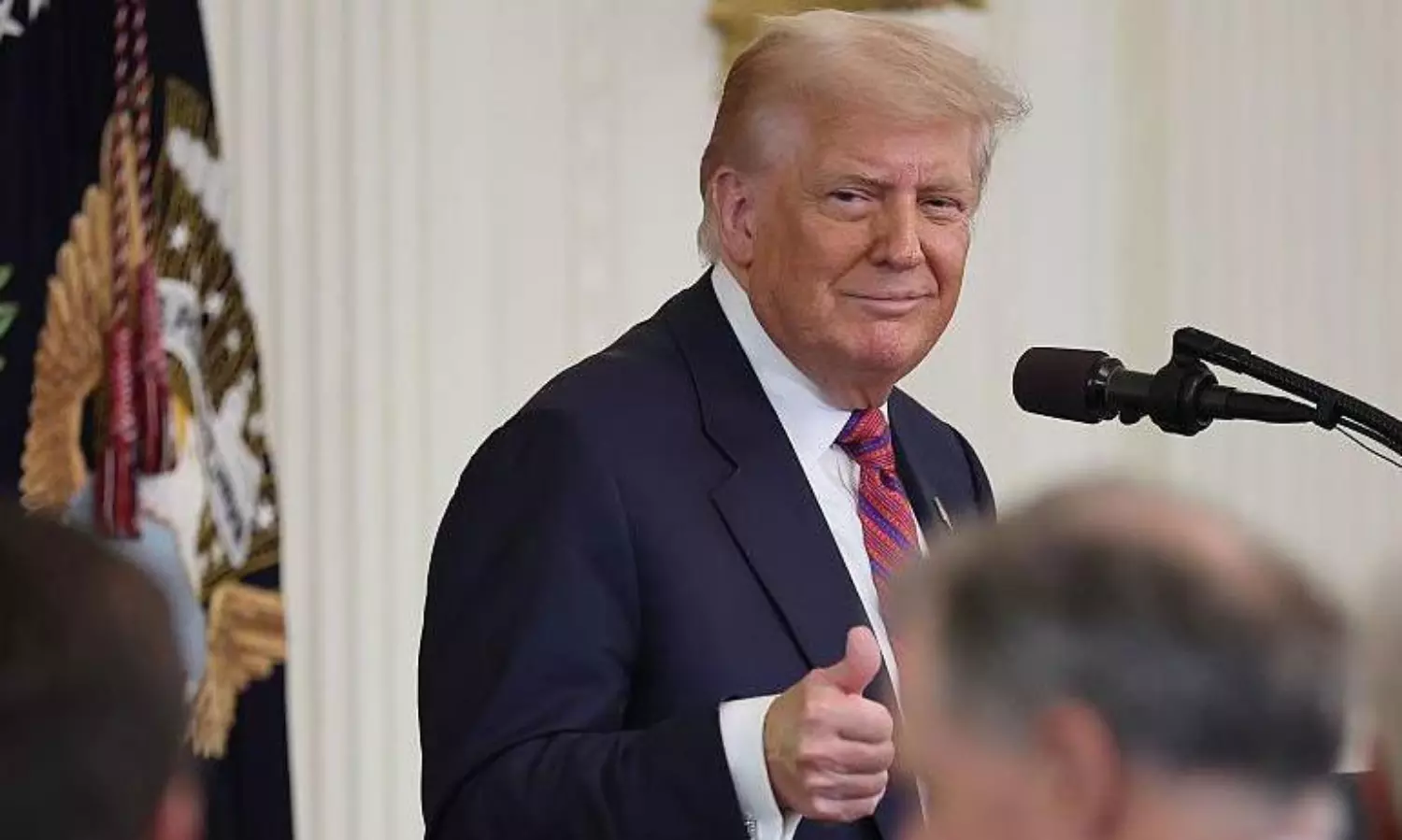 న్యూ*డ్ ఫొటో.. ట్రంప్ తో పెట్టుకుంటే అట్లుంటది మరీ