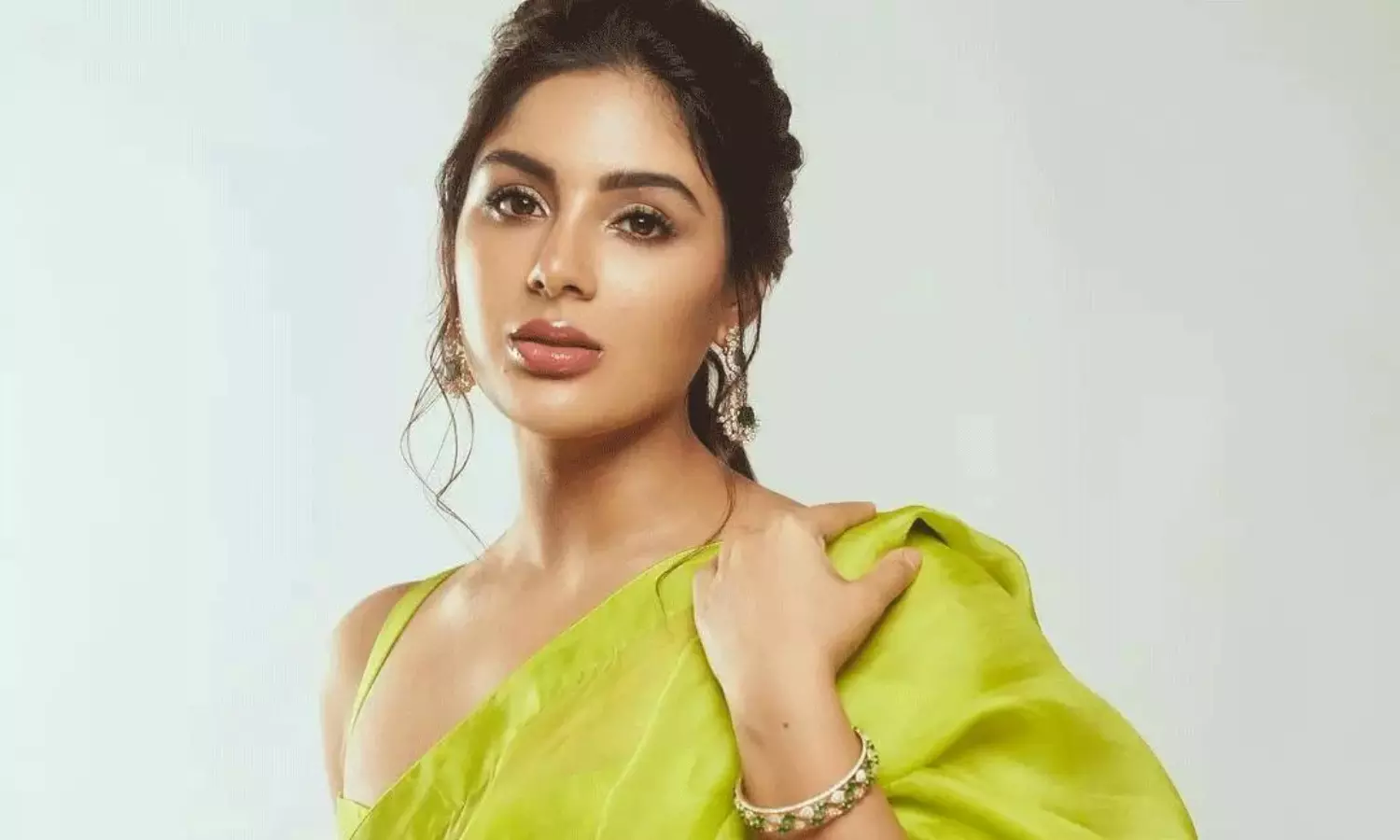 అఖండ 2లో ఐట‌మ్ గాళ్?