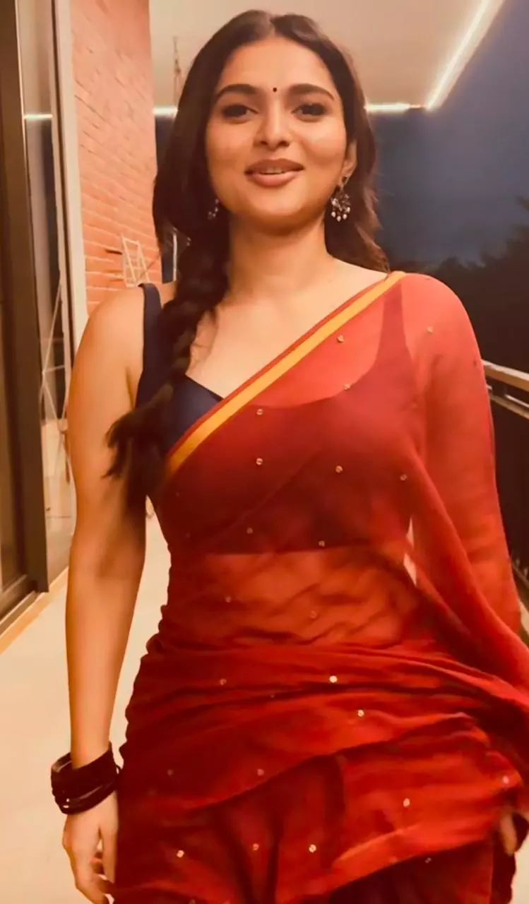 Kayadu Lohar Rani Vibes in Saree Kayadu Lohar Rani Vibes in Saree