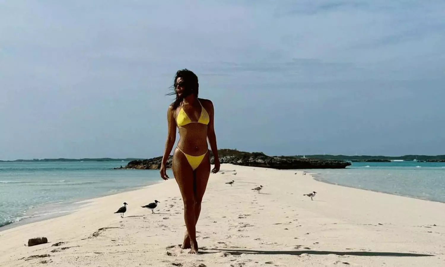 ఫోటో స్టోరి: బికినీలో అగ్గి రాజేసిన పీసీ ఫోటో స్టోరి: బికినీలో అగ్గి రాజేసిన పీసీ