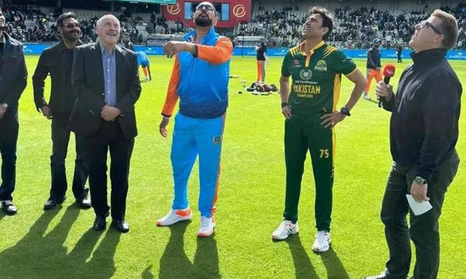 భారత్-పాక్ క్రికెట్.. ’లెజెండరీ‘ మలుపులు..సోషల్ మీడియా గెలుపు భారత్-పాక్ క్రికెట్.. ’లెజెండరీ‘ మలుపులు..సోషల్ మీడియా గెలుపు