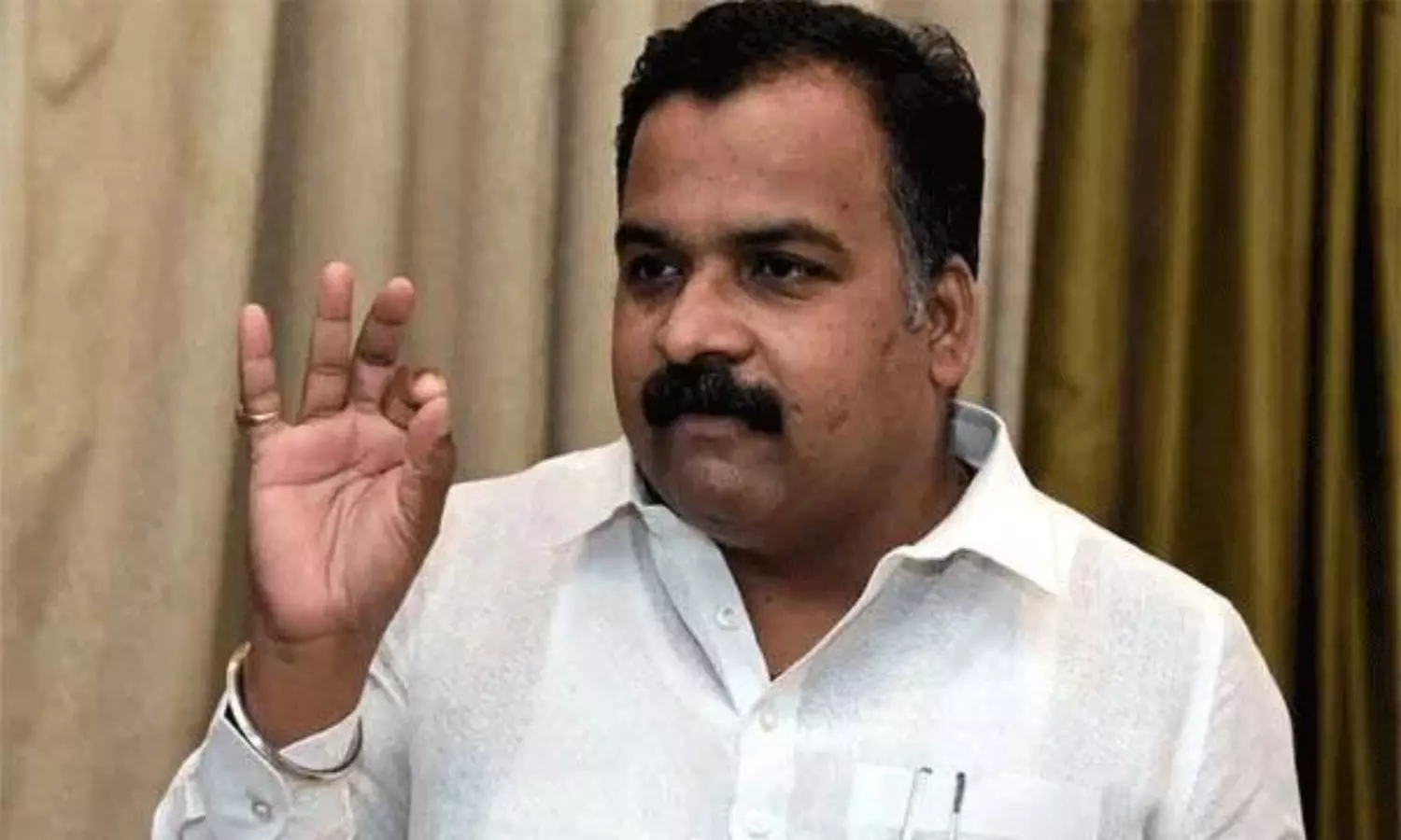 కరెక్ట్ టైం చూసి జగన్ మీద కాంగ్రెస్ బాణం ! కరెక్ట్ టైం చూసి జగన్ మీద కాంగ్రెస్ బాణం !