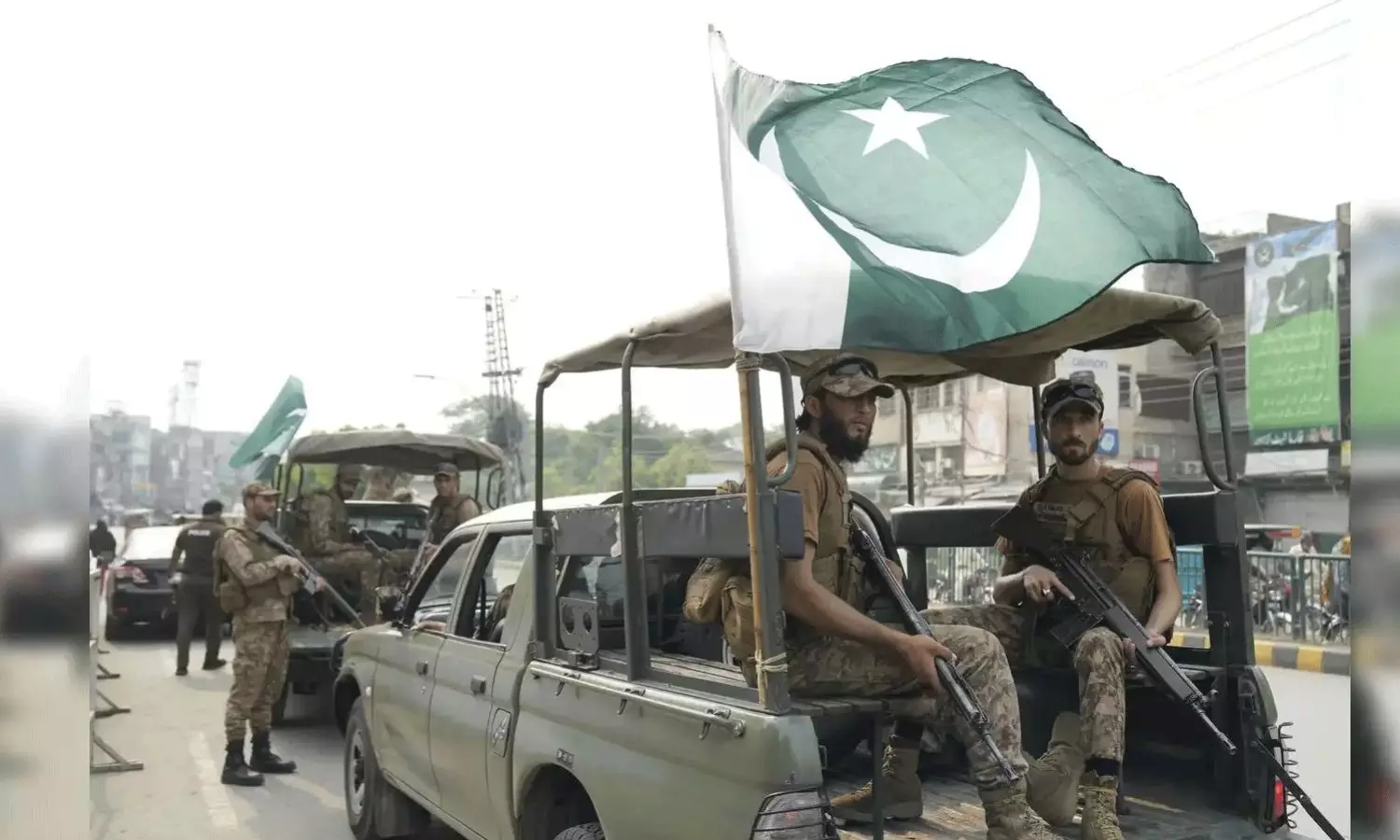 పెట్రోలింగ్ చేస్తున్న ఏడుగురు పోలీసుల మిస్సింగ్.. ఏం జరిగింది? పెట్రోలింగ్ చేస్తున్న ఏడుగురు పోలీసుల మిస్సింగ్.. ఏం జరిగింది?