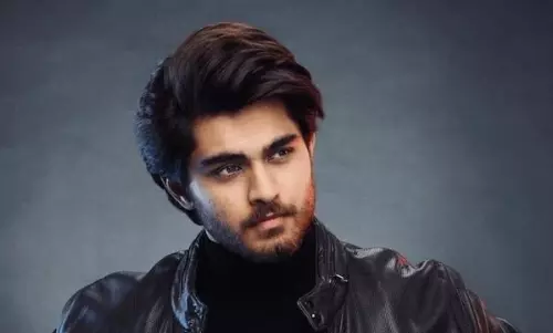 తండ్రితో కలిసి 50 స్క్రిప్టులు రిజెక్ట్ చేశాడా? నిజమేనా?