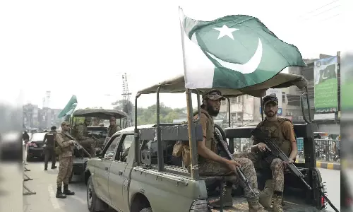 పెట్రోలింగ్‌  చేస్తున్న ఏడుగురు పోలీసుల మిస్సింగ్.. ఏం జరిగింది?