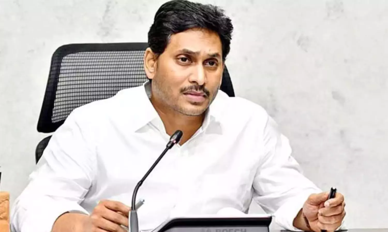 హస్తినలో ఆంధ్రా రాజకీయం... జగన్  ముందు రెండు ఆప్షన్స్!