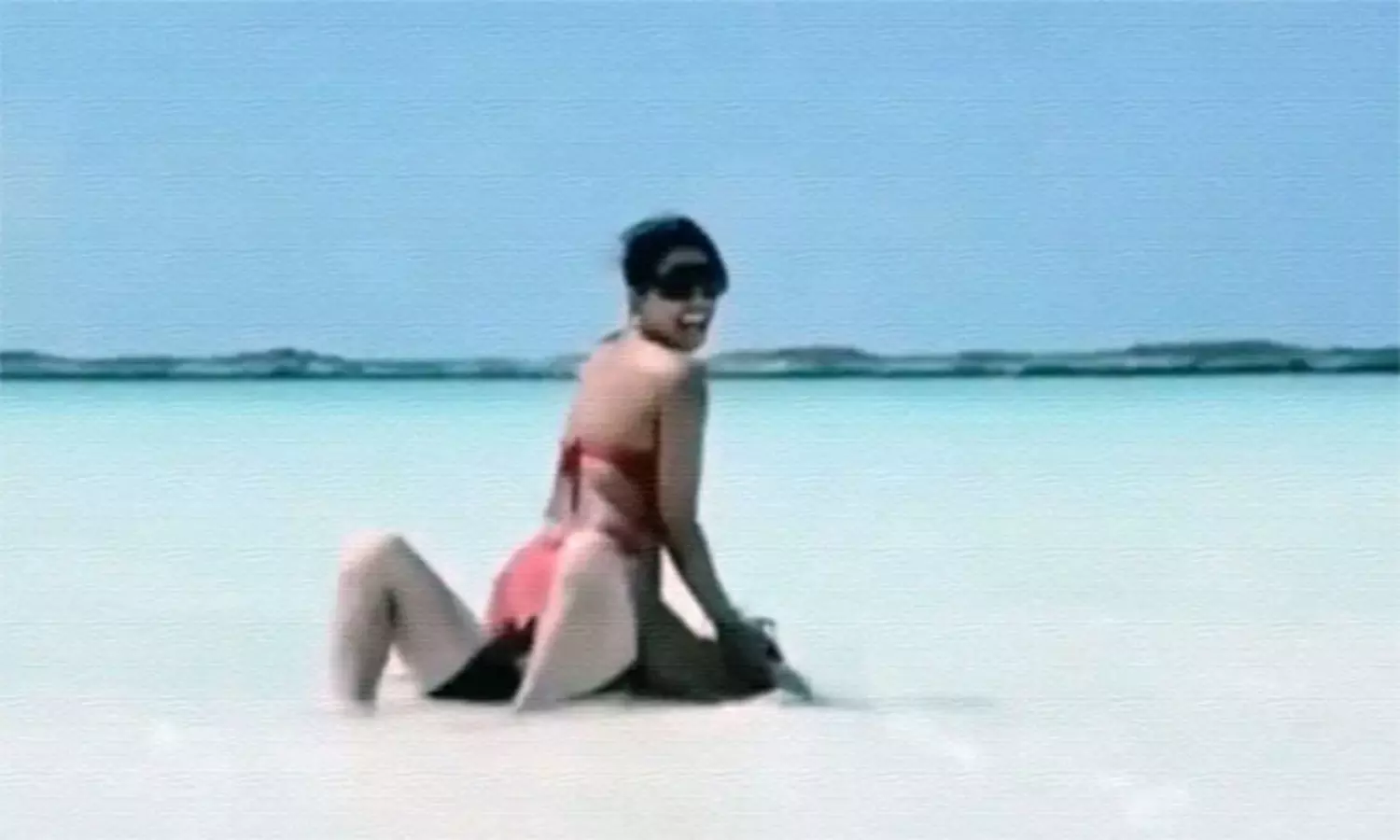 మ‌రీ ఈ రేంజు భంగిమ ఊహించ‌లేదు