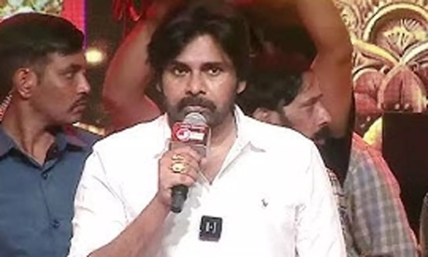 సినిమాలు ఎందుకు చేస్తున్నానంటే...పవన్ ! సినిమాలు ఎందుకు చేస్తున్నానంటే...పవన్ !