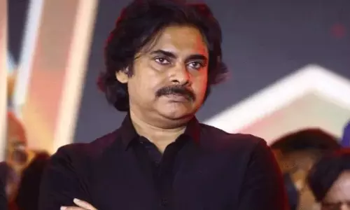 ప‌వ‌న్ పైనే ఆశ‌లు పెట్టుకున్న అందాల భామ‌లు