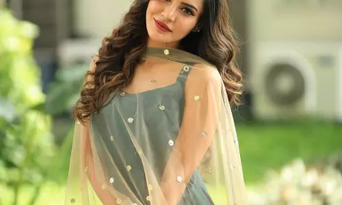 Ashu Reddy Stuns in a Simple Yet Elegant Green Dress Look