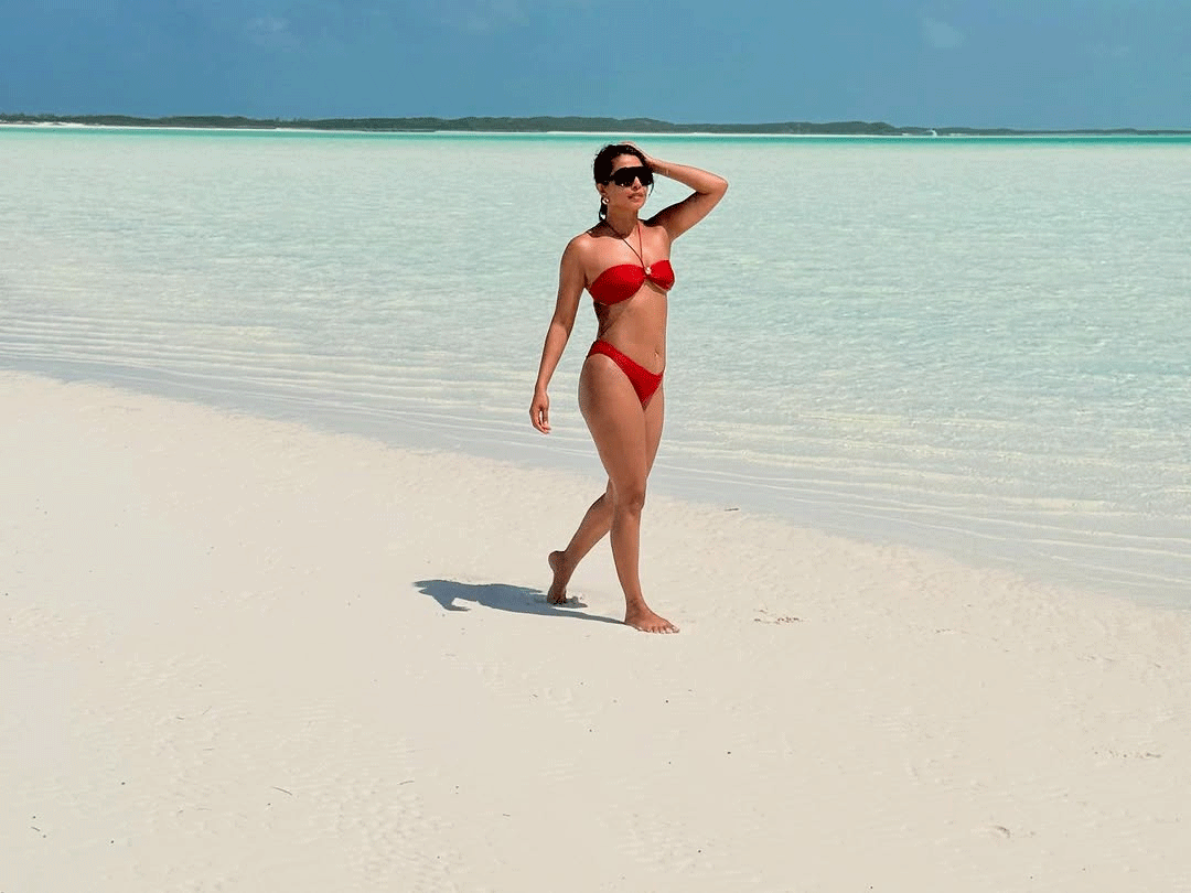 Priyanka Chopra Enjoys a Dreamy Vacation in the Bahamas Priyanka Chopra Enjoys a Dreamy Vacation in the Bahamas