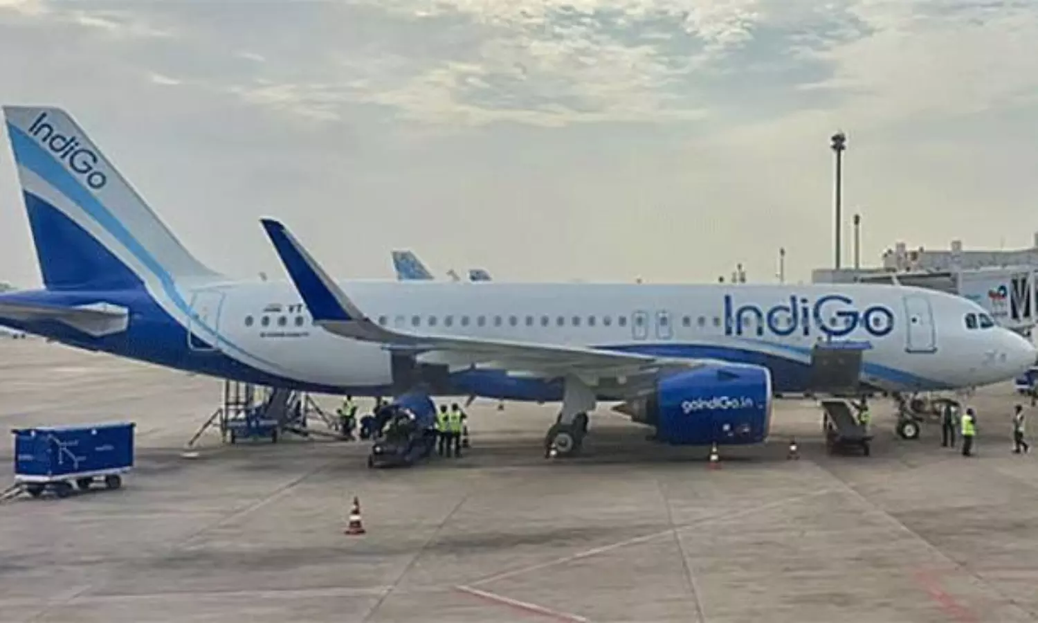 గోవా నుంచి బయలు దేరిన విమానంలో గందరగోళం..  ఏమి జరిగిందంటే..!