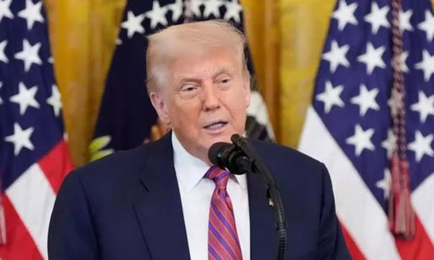 నీ కాళ్లను పట్టుకు వదలనన్నవి చూడే నా కళ్లు.. ట్రంప్  ప్లాష్ బ్యాక్ వైరల్!