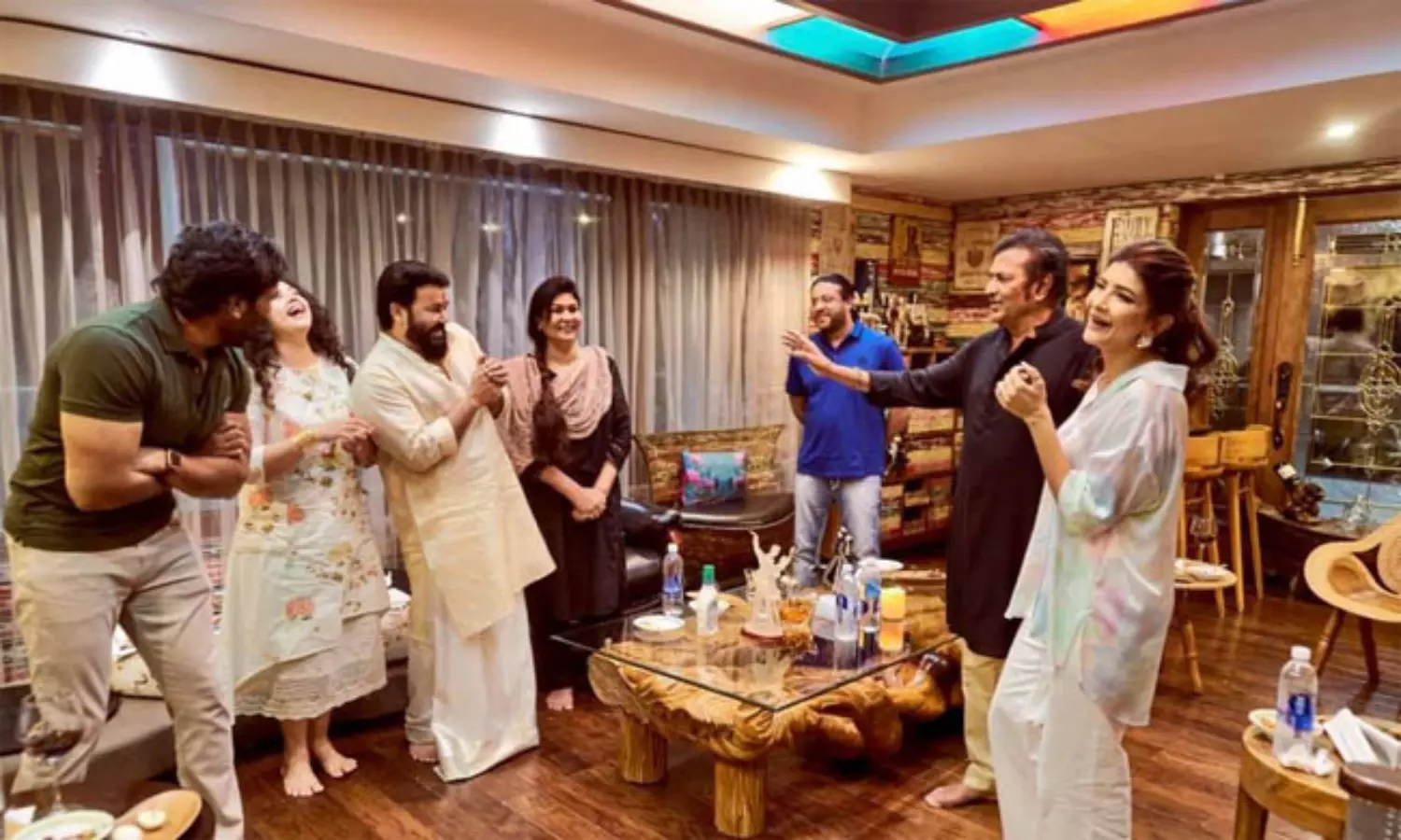 మంచు ఫ్యామిలీ ఇంట  లంచ్- డిన్న‌ర్ ఇలా!