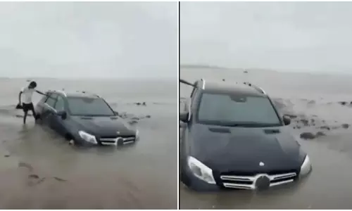 బెంజ్  కారుని సబ్  మెరైన్  చేద్దామనుకున్నారా?... బీచ్  లో వీడియో వైరల్!
