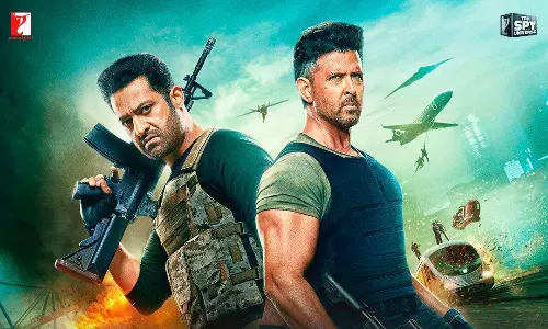 ఇద్దరు స్టార్స్‌ 25 ఇయర్స్‌ స్పెషల్‌గా వార్‌ 2