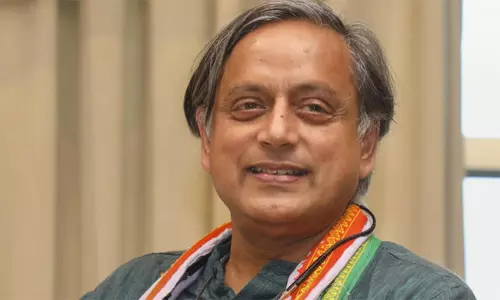 శశిథరూర్  ని కాంగ్రెస్  పార్టీలో ఎవరూ ఏమీ అనకూడదా?