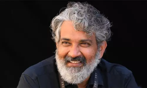 మ‌హేష్ ఫ్యాన్స్ ఆశ‌ల‌పై నీళ్లు చ‌ల్లుతున్న రాజ‌మౌళి