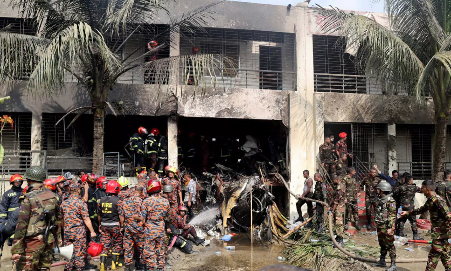 ఢాకాలో స్కూల్  పై కూలిన విమానం... మృతుల సంఖ్య 32...విద్యార్థుల నిరసన, కీలక డిమాండ్లివే!