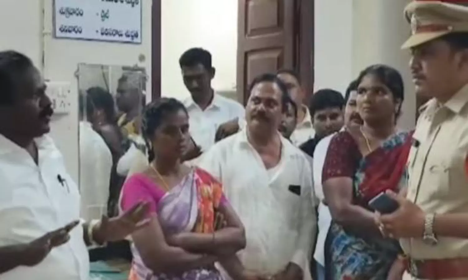 ఎస్సై పై ఎమ్మెల్యే సంచలన ఆరోపణలు.. పోలీసులు సీరియస్?