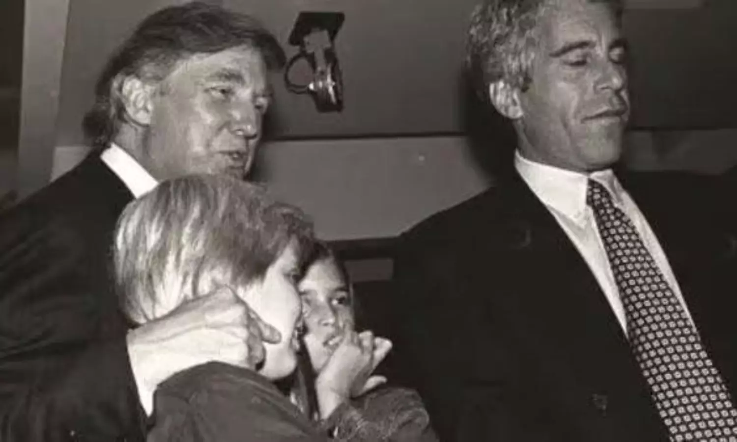 ట్రంప్ రెండో పెళ్లిలో ఎప్ స్టీన్ సందడి... తెరపైకి సంచలన సాక్ష్యాలు!