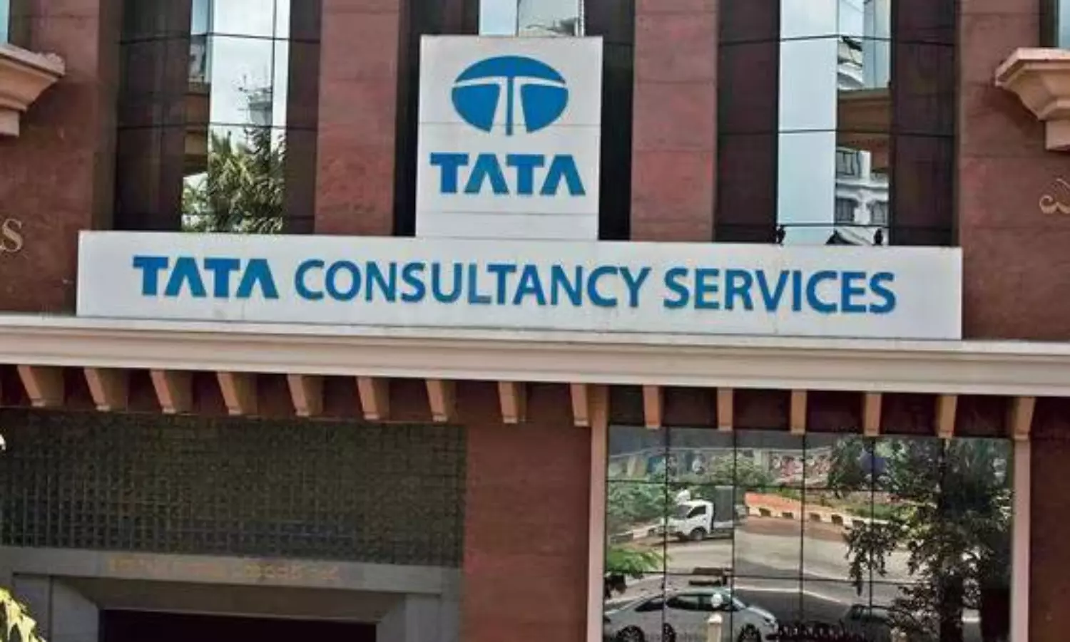 టీసీఎస్ సగం సగం పనులు... ఉద్యోగులకు కొత్త తలనొప్పులు!