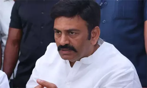 మంత్రులకు ఆగస్టు గండం...రఘురామకు కిరీటం ?