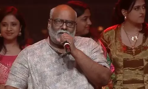 డ్రమ్ము గుద్ది చెబుతున్న ఫ్యాన్స్ కి పండగే..!