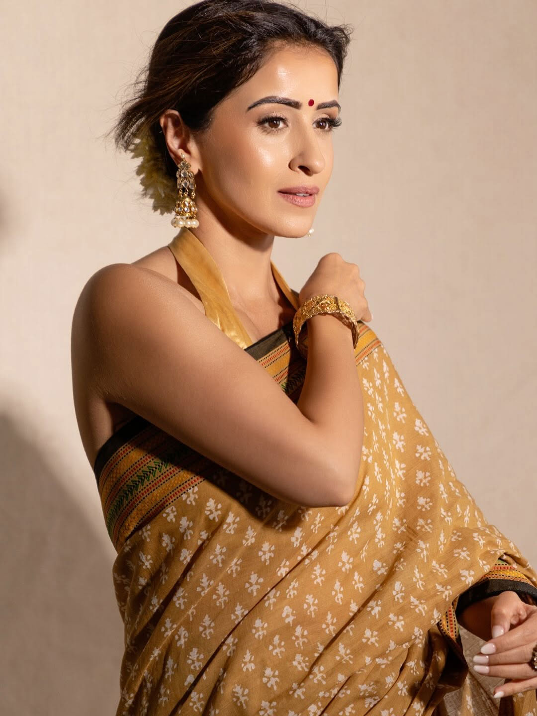 Anshu Ambani Dancing Through Elegance in a Timeless Saree Anshu Ambani Dancing Through Elegance in a Timeless Saree