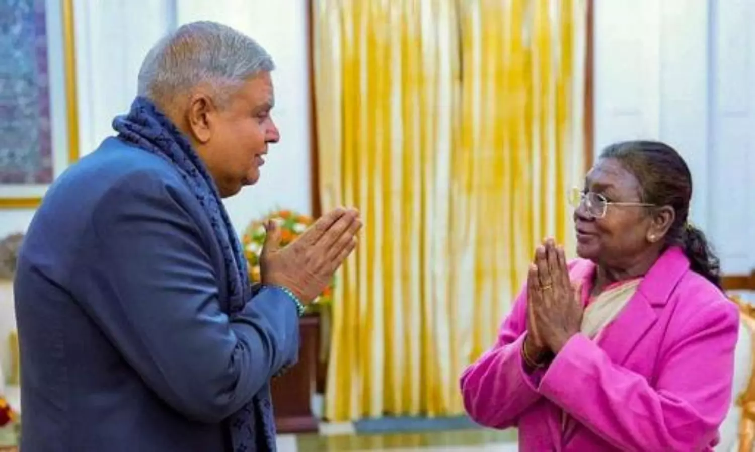 అపాయింట్ మెంట్ తీసుకోకుండా వెళ్లి రాష్ట్రపతి చేతికి రాజీనామా లేఖ