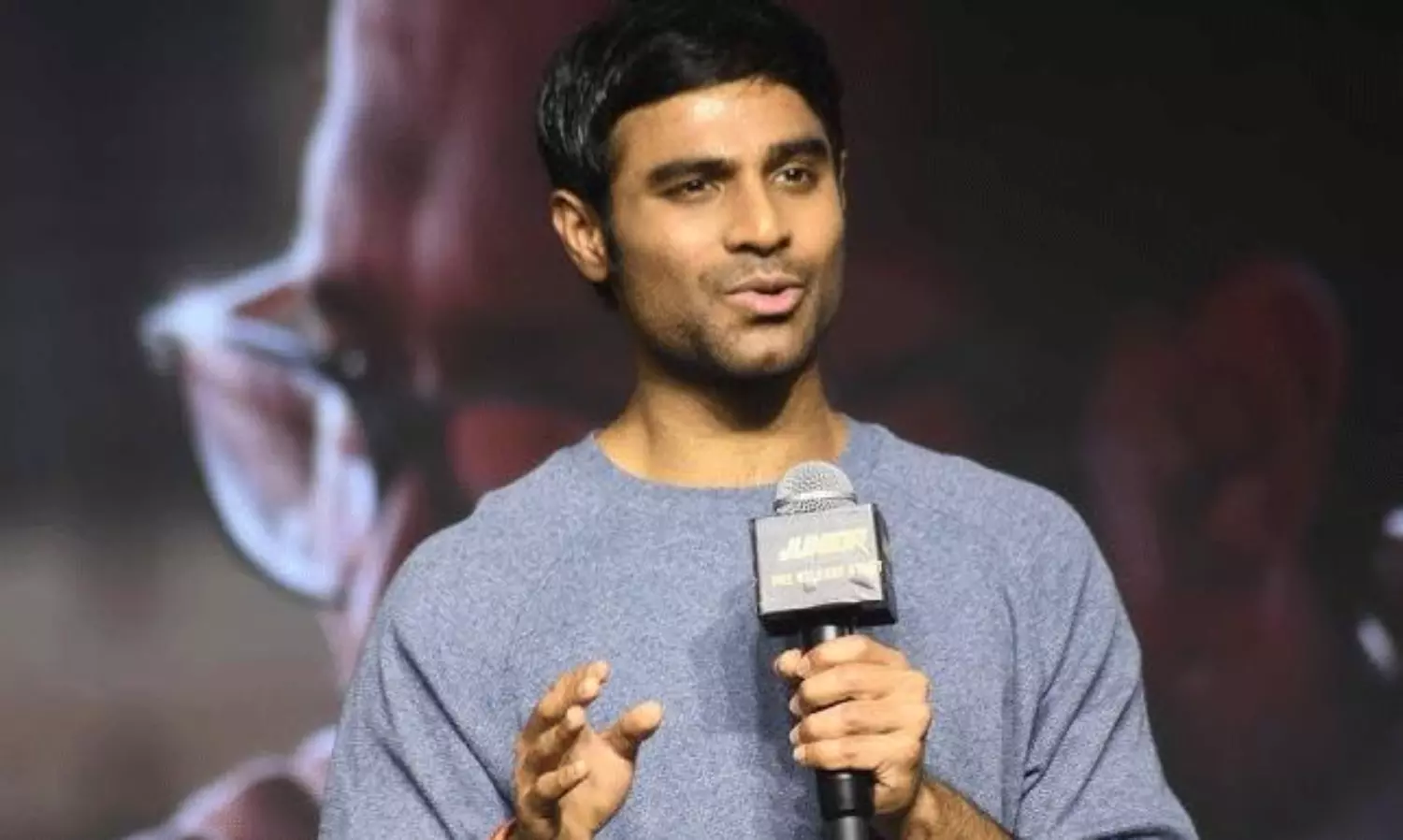 సంస్కారంతో  న‌మ‌స్క‌రిస్తే యాక్టింగ్ అంటారా?